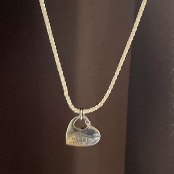 Gucci, silver Heart Pendant Necklace - Picture 3 of 6